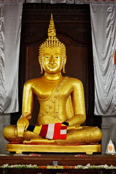 Socha Buddhy v chrámu — Stock fotografie