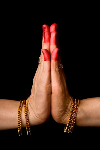 Mãos de mulher mostrando Palli hasta — Fotografia de Stock