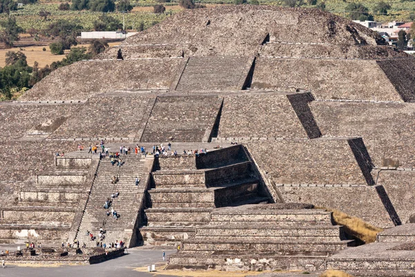 Pyramid of the Moon. View from the Pyramid of the Sun. — Stock Photo, Image