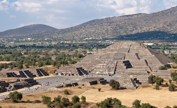 月亮金字塔。特奥蒂瓦坎墨西哥 — 图库照片