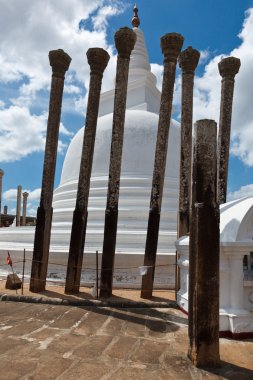 Antik Thuparama Dagoba (stupa)