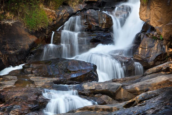Athukadu vattenfall — Stockfoto