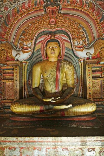 Antica immagine di Buddha nelle grotte del Dambulla Rock Temple, Sri Lanka — Foto Stock
