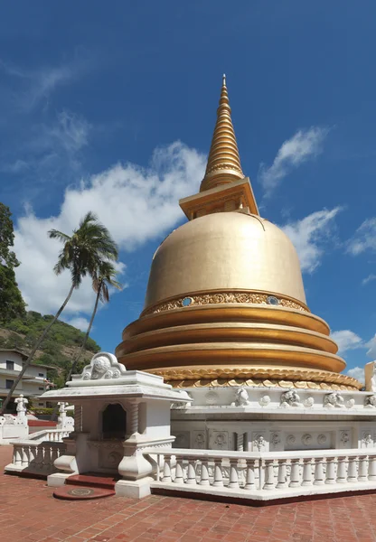 Dagoba bouddhiste (stupa) en Golden Temple, Dambulla, Sri Lanka — Photo