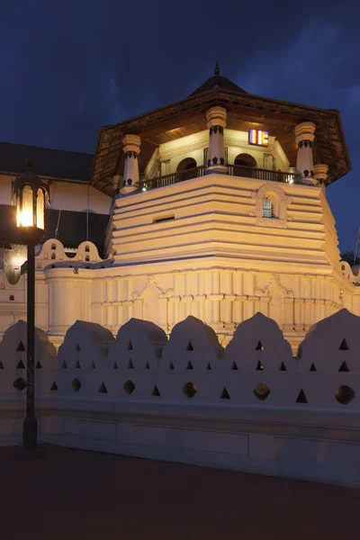 Templo do Dente. Boa noite. Sri Lanka — Fotografia de Stock