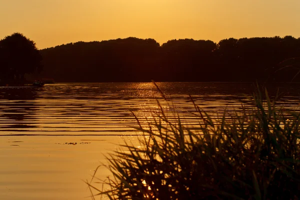 Göl günbatımı — Stok fotoğraf
