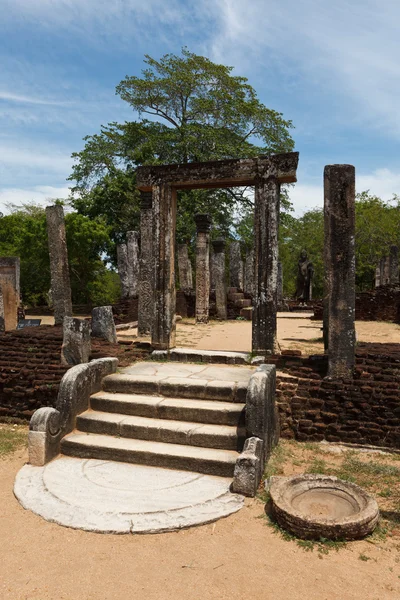 Pijlers. ruïnes. oude stad van polonnaruwa. — Stockfoto