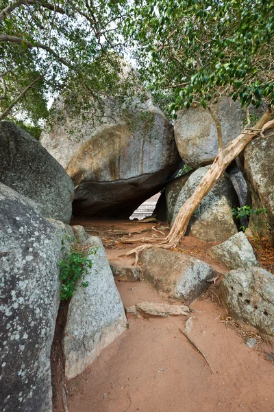 Mountain pathway in Mihintale, Sri Lanka — Stock Photo, Image