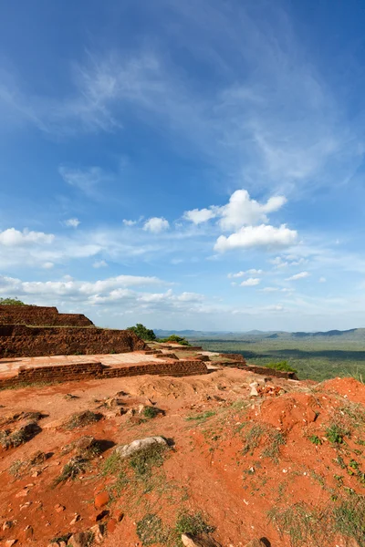 Ruines sur le rocher Sigiriya — Photo