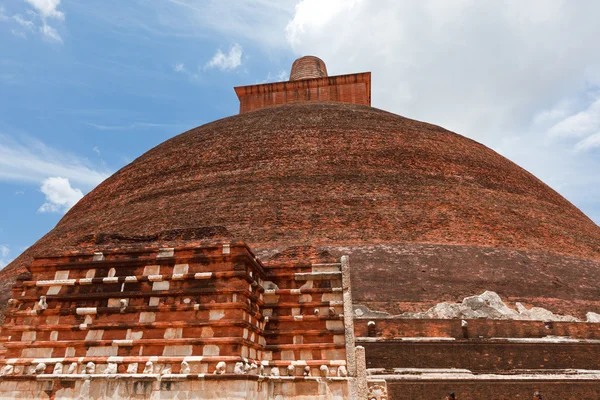 Jetavaranama dagoba (stupa). Anuradhapura, Sri Lanka — Stok fotoğraf