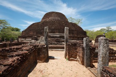 Antik Budist dagoba (Daina) pabula vihara