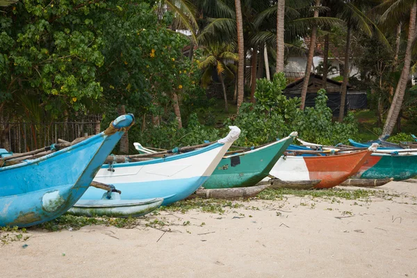 Barche da pesca sulla spiaggia — Foto Stock