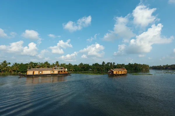 Case galleggianti sul backwaters del kerala, india — Foto Stock