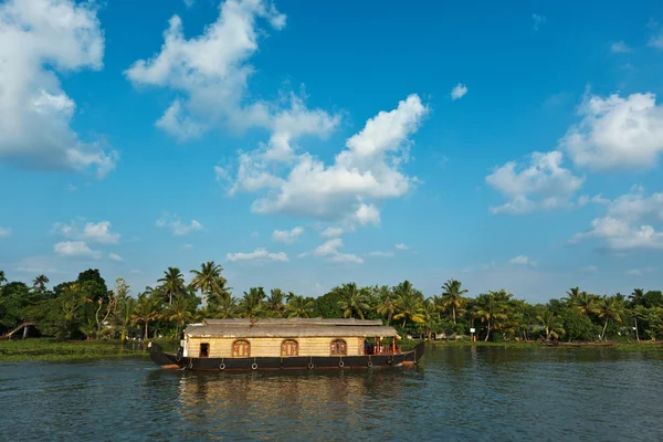 Husbåt på kerala backwaters, Indien — Stockfoto