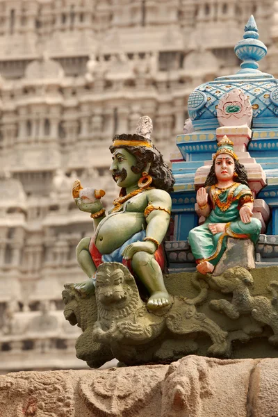 Rzeźby na wieży świątyni hinduskiej — Zdjęcie stockowe