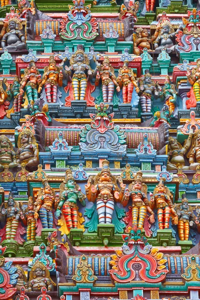 Szobrok a hindu templom torony — Stock Fotó