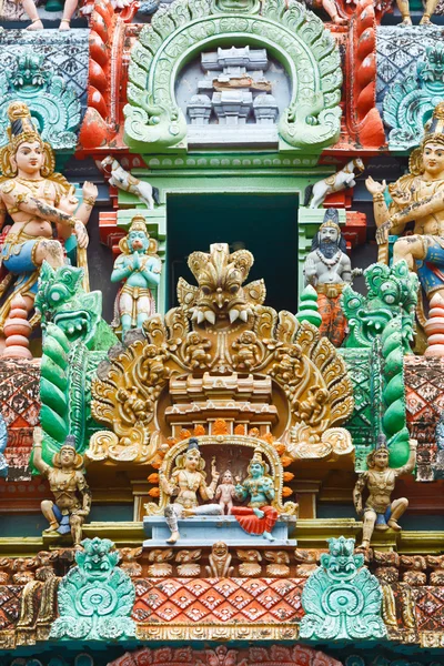 Sculptures on Hindu temple gopura (tower) — Stock Photo, Image
