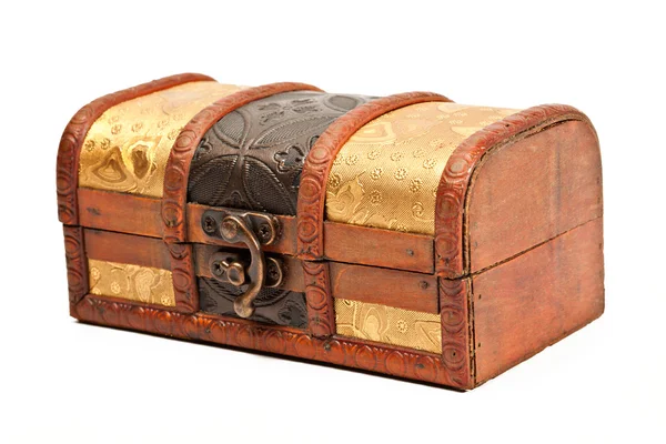 Дерев'яна коробка ювелірних виробів ізольована — стокове фото