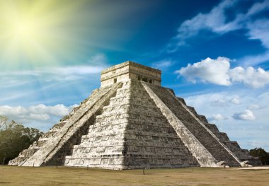 Mayan pyramid in Chichen-Itza, Mexico clipart