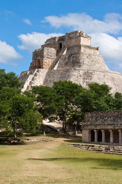 Uxmal, mexic Maja piramis (piramis, a bűvész, adivino) — Stock Fotó