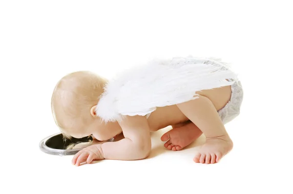Bebê Com Asas Anjo Beijando Seu Reflexo Espelho — Fotografia de Stock