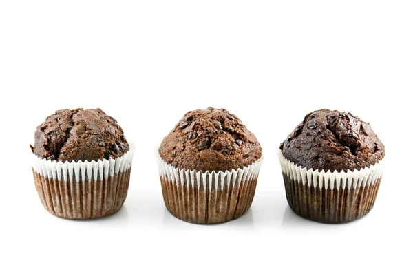 Tre Muffin Cioccolato Isolati Sullo Sfondo Bianco — Foto Stock