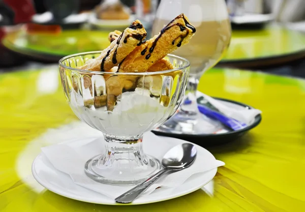 Ice-cream in glass with biscuit — Stock Photo, Image