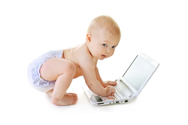 Bebé con un ordenador portátil —  Fotos de Stock