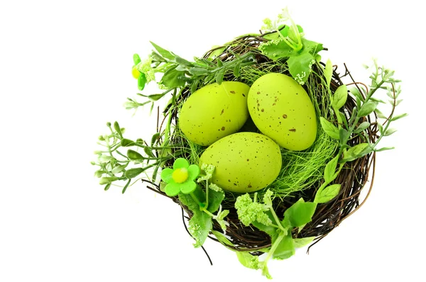 Nido de Pascua decorativo con huevos — Foto de Stock