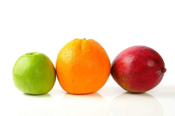 Zielone jabłko pomarańcza i mango — Zdjęcie stockowe