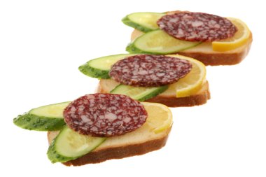 Üç sandviç.