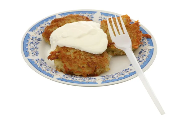 Potato fritters with sour cream — Stock Photo, Image