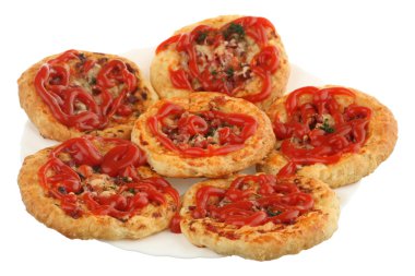 Lezzetli pizza ketçap tarafından sulanır