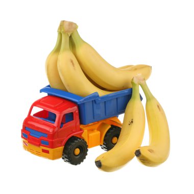 Kamyonetteki taze muzlar beyaz arka planda izole edilir.