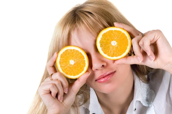 Portakal ile komik kız portresi. beyaz izole — Stok fotoğraf