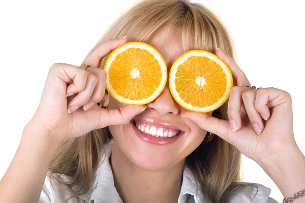 Porträtt av rolig leende flickan med apelsiner. isolerade — Stockfoto