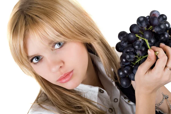 Portrait de la fille avec grappe de raisins. Isolé — Photo