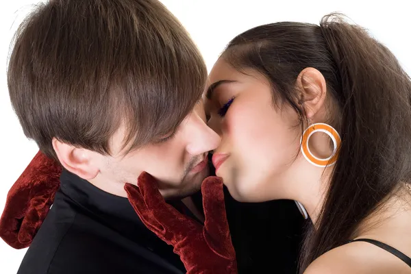 Retrato Jovem Casal Que Beija Isolados — Fotografia de Stock