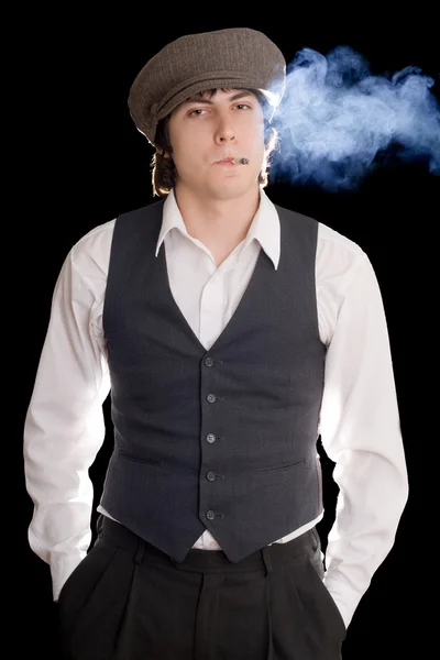 过时的年轻男子与一支香烟 孤立在黑色 — 图库照片