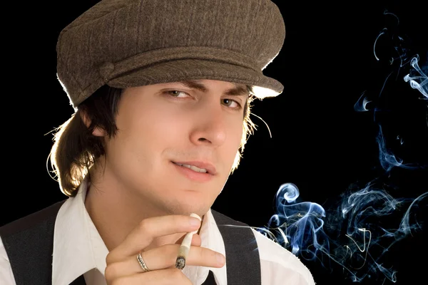 抽烟的男人 — 图库照片