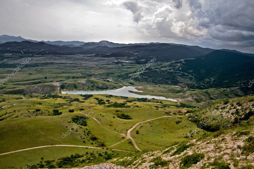 landschap van een bergdal in de Krim, Oekraïne — Stockfoto ...