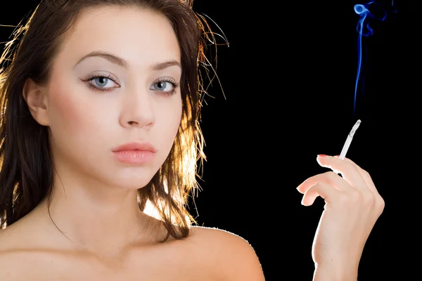 Portret Van Sexy Brunette Met Sigaret Geïsoleerd Zwart — Stockfoto