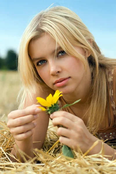 Young woman — Stock Photo, Image