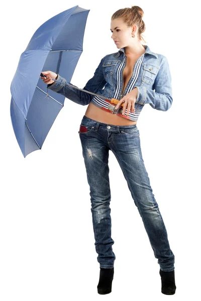 Длинноногая девушка в джинсовом костюме — стоковое фото