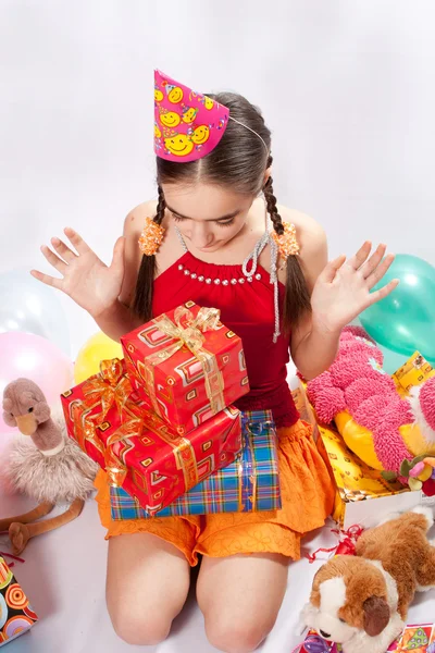 Cumpleaños chica y regalos — Foto de Stock