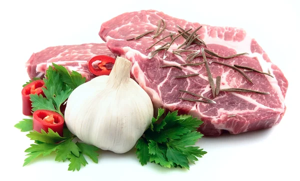 Due pezzi di carne con spezie — Foto Stock