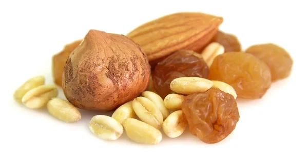 Ořechy s rozinkami a pšenice — Stock fotografie