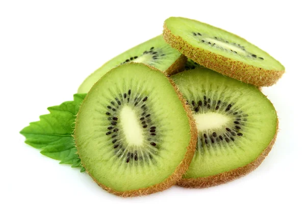 Segments of a kiwi with leaves — Stock Photo, Image