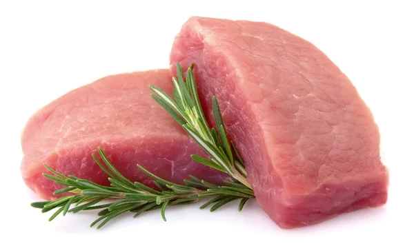 Сырое мясо с розмарином — стоковое фото