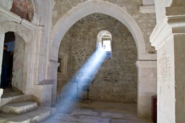 Солнечный луч в церкви — стоковое фото
